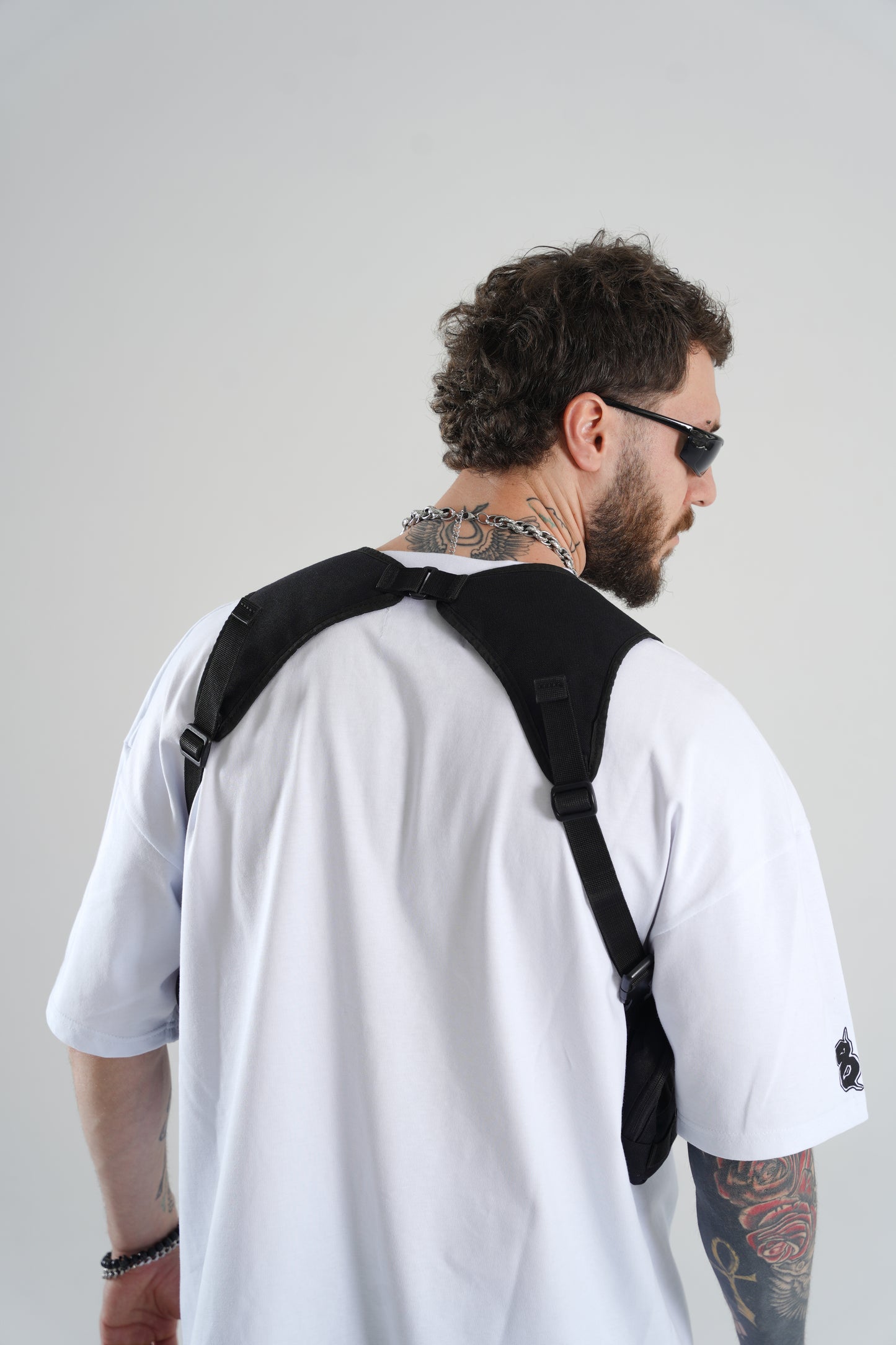 Adjustable underarm shoulder bag In black
